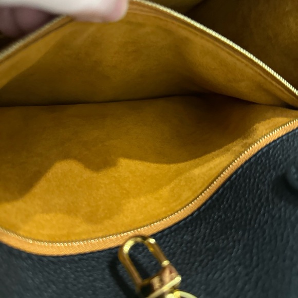 Louis Vuitton GM On the Go Bag - Picture 9 of 16